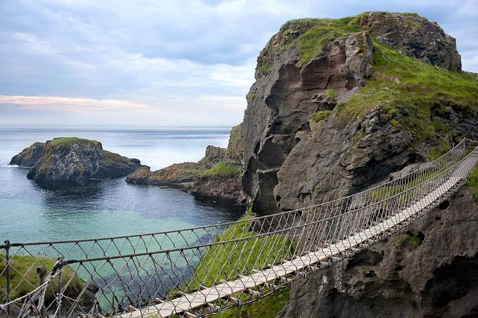 2-Day Northern Ireland Rail Tour: Belfast, Antrim Coast, and Giant's Causeway - Day 1 Belfast: how the free evening helps you travel smarter