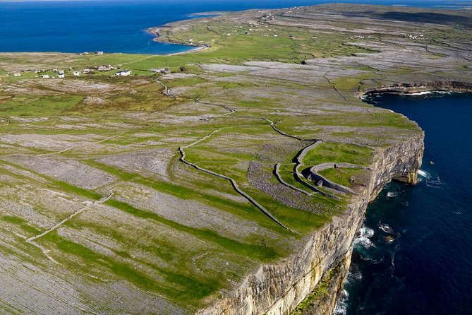 6-day All Ireland & Northern Ireland Rail Tour from Dublin - Day 4: Kylemore Abbey and Connemara in the Gaeltacht