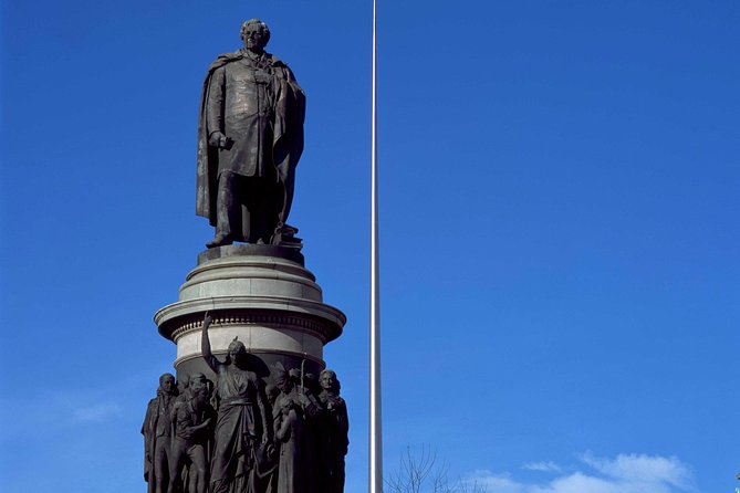 90 Minute Dublin Walking tour and Sightseeing tips - Viking Dubhlinn to Dublin Castle: the city beneath your feet and the Chester Beatty Library connection