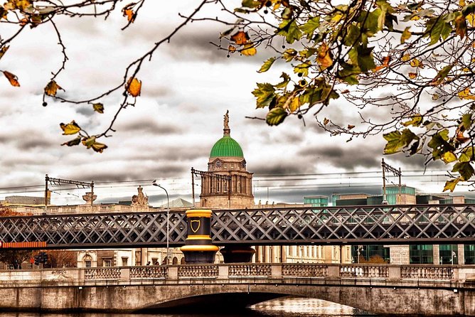 Arrival Transfer: Dublin Airport DUB to Dublin in Business Car - Language and ticketing: easy to use on arrival day