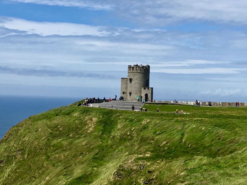 Cliffs of Moher and Galway Tour in Italian or Spanish - Visitor center, self-service lunch, and how to avoid losing your whole meal