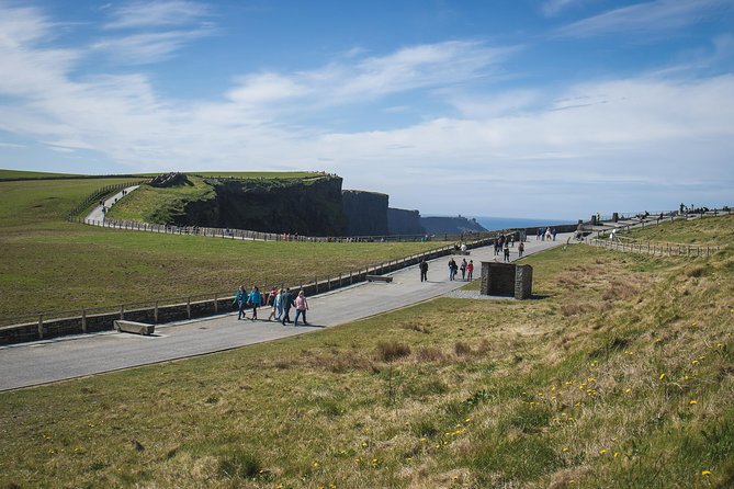 Cliffs of Moher Day Tour from Limerick: Wild Atlantic Way - A quick warm-up: King John’s Castle and the Shannon