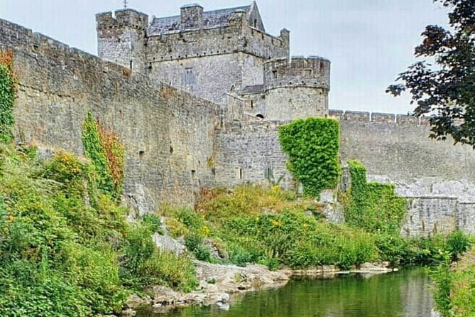 Cork City, Cahir Castle and Rock of Cashel Tour with Spanish Speaking Guide - First stop: Cahir Castle and that film-famous wow factor