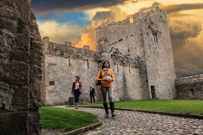 Cork City, Cahir Castle and Rock of Cashel Tour with Spanish Speaking Guide - Cork City on your own for 2 hours: English Market, cathedral, and lunch choices