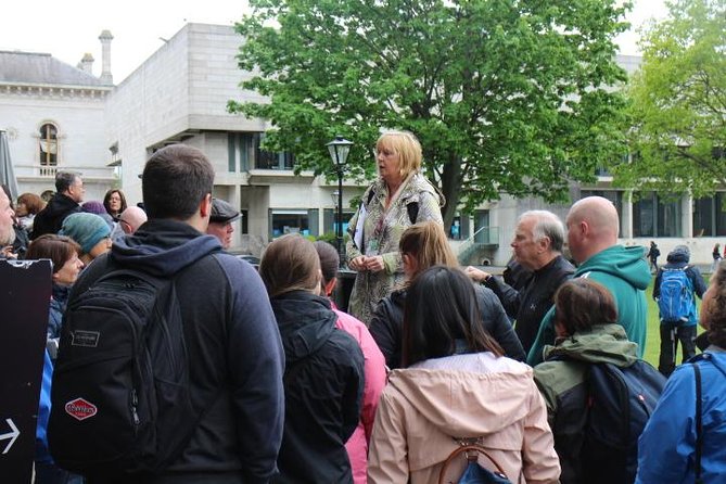 Dublin Book of Kells, Castle and Molly Malone Statue Guided Tour - Stop 2: Your Short Trinity Campus Moment (and a Gift Shop Time Slot)