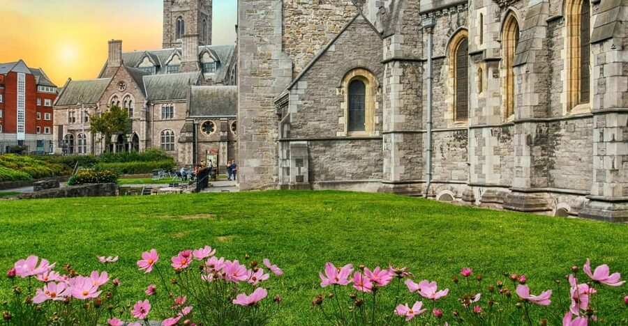 Dublin: Book of Kells, Dublin Castle and Christ Church Tour - Meeting at Wellington Quay, then walking off your jet lag