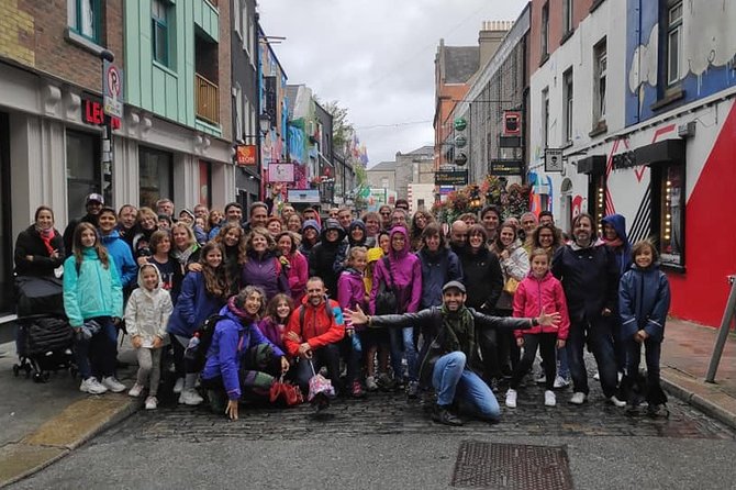 Dublin City Center Walking Tour - Dublin Castle: prisoners, Spain-Ireland connections, and quick Irish language sparks