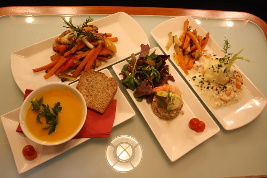 Dublin: Grand Canal Cruise with Dinner - Watching the canal locks: the practical magic trick