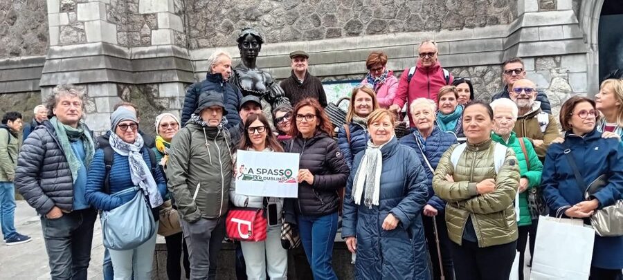 Dublin Highlights: 2.45-Hour Walking Tour in Italian - Molly Malone Statue and the Legend That Puts You in Dublin’s Street Level