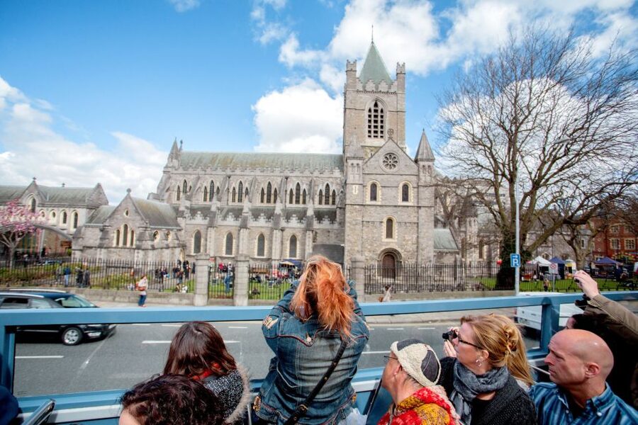 Dublin: Hop-on Hop-off Bus Tour - Whiskey stops and the Dublin Castle to Guinness arc