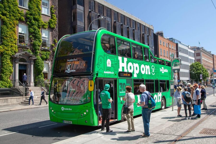 Dublin: Hop-on Hop-off Tour with Live German Commentary - Phoenix Park to the South Quays: Green Space and Old Streets