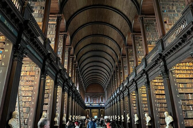 Dublin in a Day: Dublin Castle, Book of Kells, Guinness & Whiskey - Seeing the Book of Kells with First-Access Calm