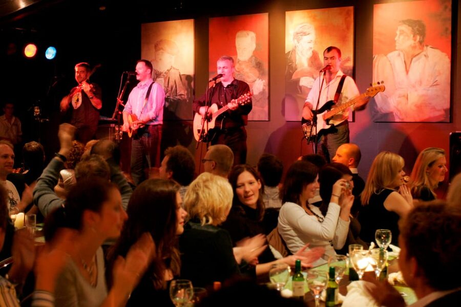 Dublin: Irish Night Show at the Merry Ploughboy Pub - Why the Merry Ploughboy feels like an Irish music night, not a distant performance