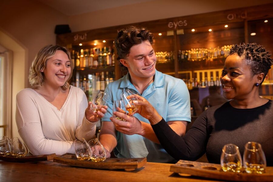 Dublin: Irish Whiskey Museum Tour and Whiskey Tasting - Grafton Street meeting point, 1 hour, and how the pacing works