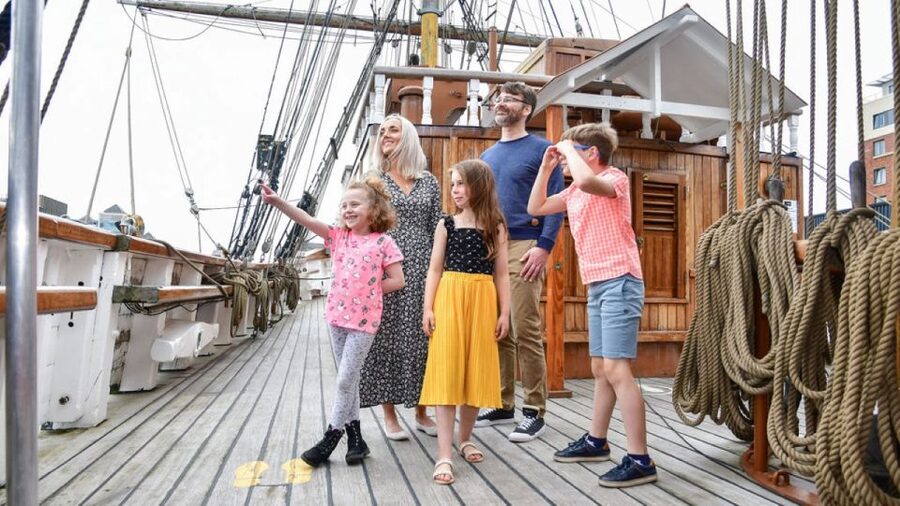 Dublin: Jeanie Johnston Tall Ship Irish Famine History Tour - The famine and the voyage: stories of payment, food, and the risks