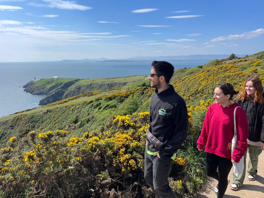DUBLIN: Malahide castle and Howth MULTILINGUAL full day tour - The bus ride that actually teaches you the coastline