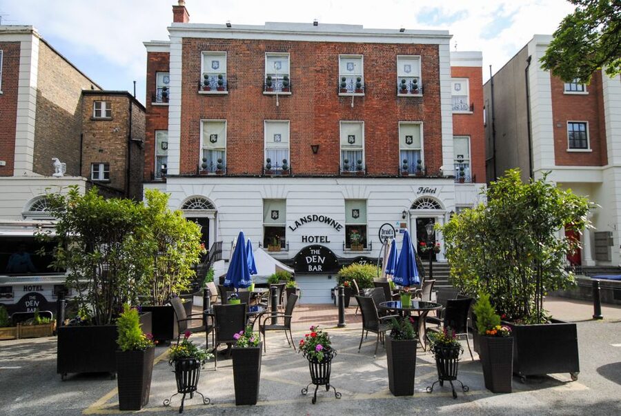 Dublin: Music and Dance Show at The Irish House Party - Dinner at 6:30 PM, what you get and how it fits the night