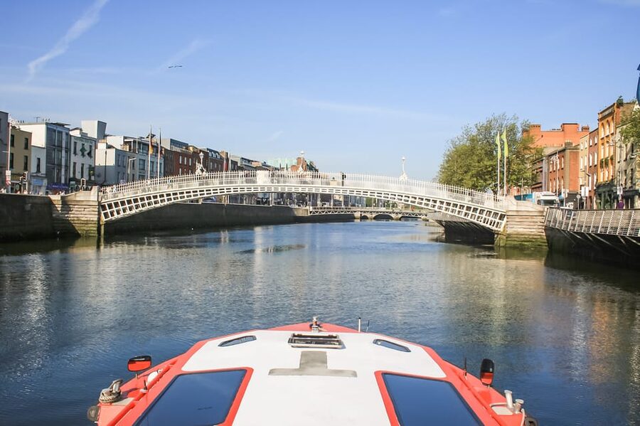 Dublin: River Liffey Sightseeing Cruise - Getting to the Pontoon at The Sean O’ Casey Footbridge without stress