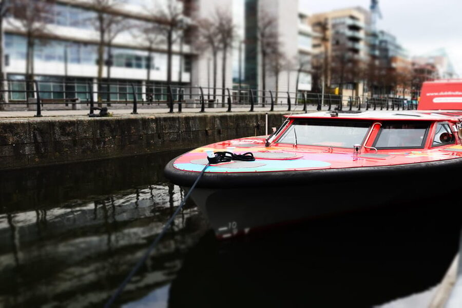 Dublin: River Liffey Sightseeing Cruise - Hapenny Bridge and the Custom House: classic sights with added context