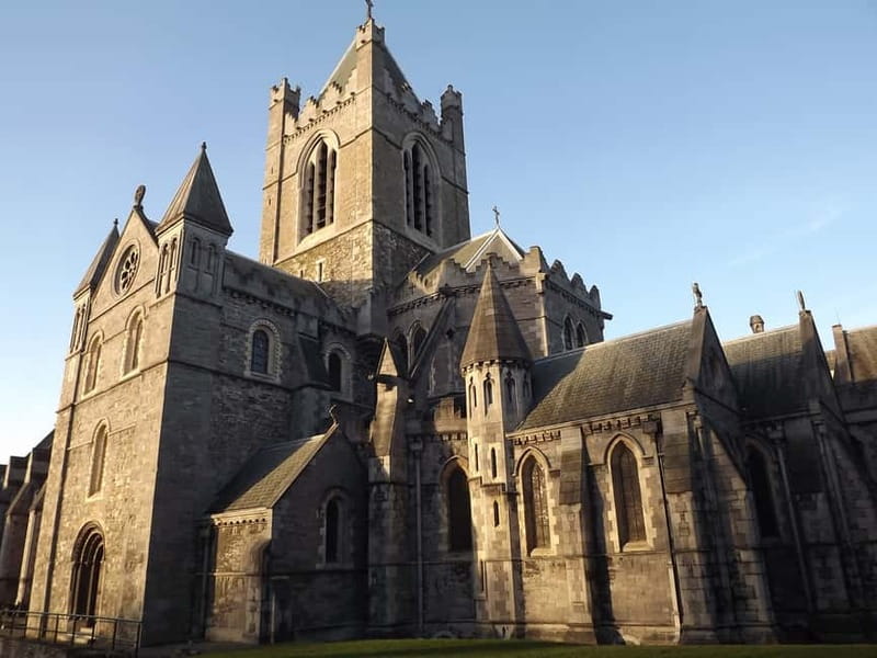 Dublin: Sightseeing Walking Tour in German - Where You Start: Dame Street and the Tree of Gold Statue