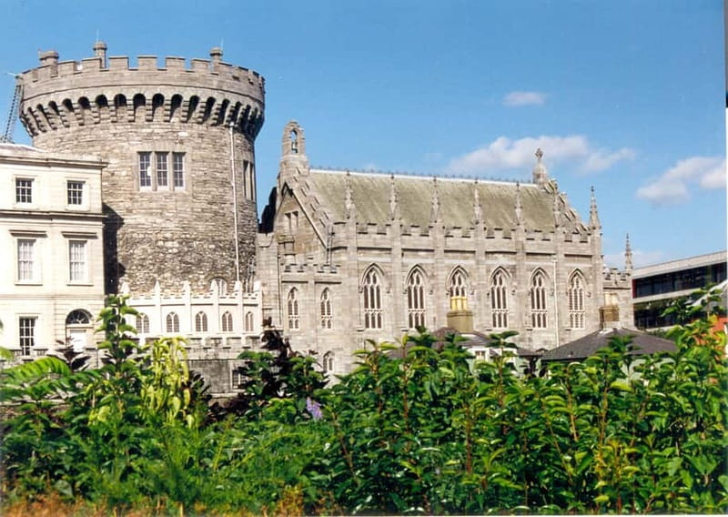 Dublin: Sightseeing Walking Tour in German - Price, Duration, and Value at a Glance