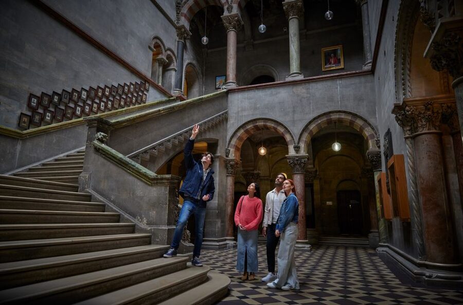 Dublin: Trinity College Campus Guided Walking Tour - Dining Hall and Architecture Walkthroughs That Make Trinity Make Sense