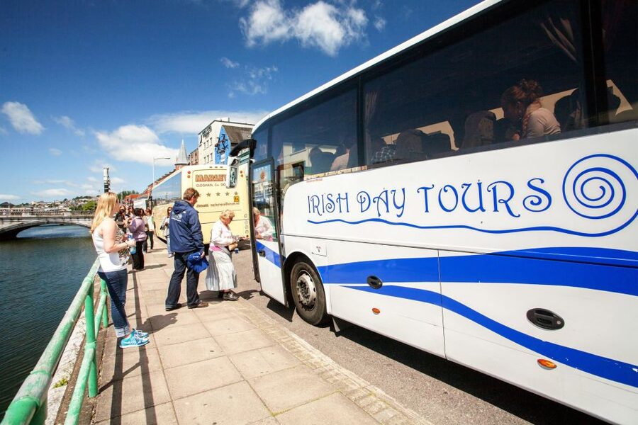 From Dublin: Blarney, Rock of Cashel and Cahir Castles Tour - From the Molly Malone Statue to the Irish Countryside