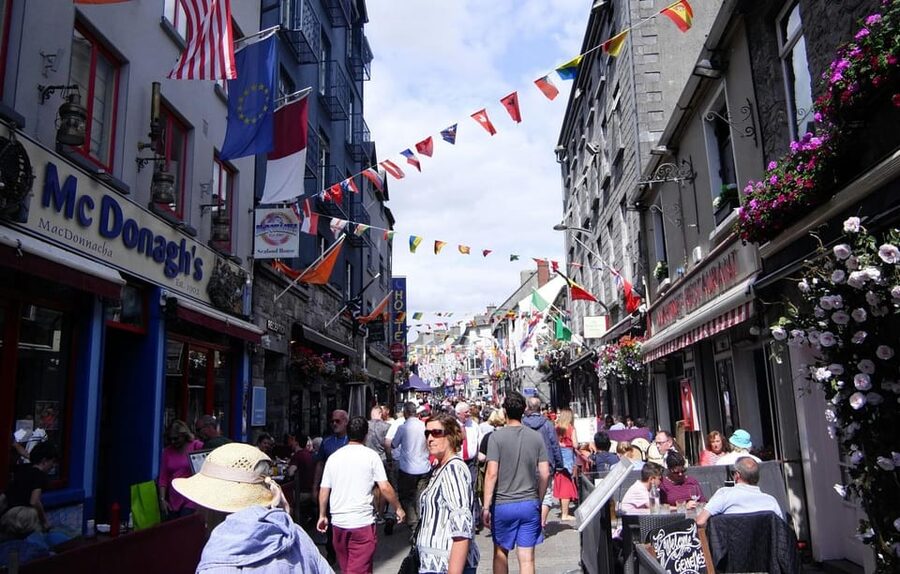 From Dublin: Galway + Cliffs of Moher Boat Cruise in Spanish - What this tour is best for (and who should skip it)