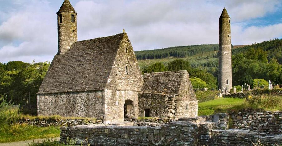 From Dublin: Wicklow Mountains, Glendalough & Kilkenny Tour - Kilkenny: medieval lanes, lunch choices, and castle grounds