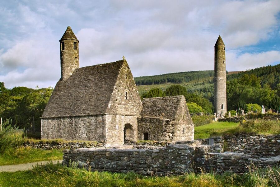 From Dublin: Wicklow Mountains, Glendalough, & Kilkenny Tour - Kilkenny on foot: River Nore, crafts, and medieval leftovers
