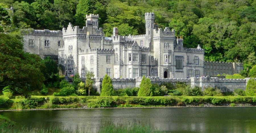 From Galway: Connemara and Kylemore Abbey Day Tour - Clifden Break Time: Where to Shop, Snack, and Recenter