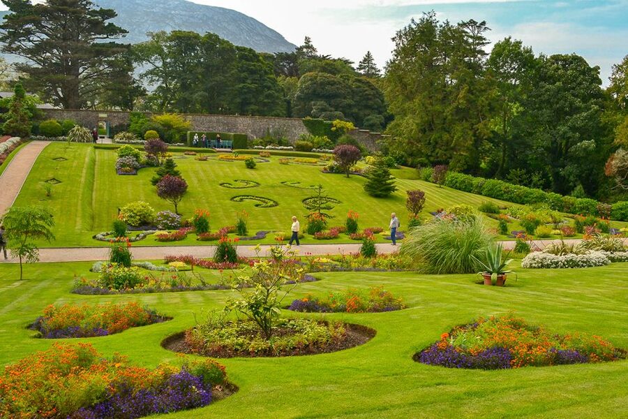 From Galway: Connemara & Kylemore Abbey Full-Day Guided Tour - An Spideal and the Coast: Thatched Houses and Sandy Beach Energy