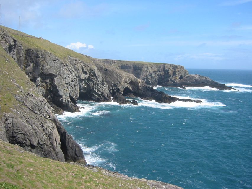 From Killarney: Day Trip to Dingle - The Dingle Peninsula in One Coach Ride