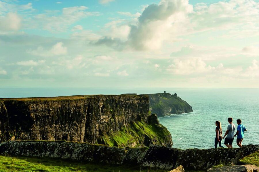From Limerick: Full-Day Guided Tour of Cliffs of Moher - Bunratty Castle refreshment stop: the photo break on the return leg
