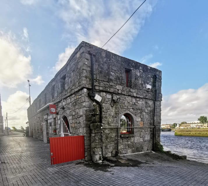Galway City: Evening Guided Walking Tour of Galway City - Tigh Neachtain and Kirwan’s Lane: why back streets matter