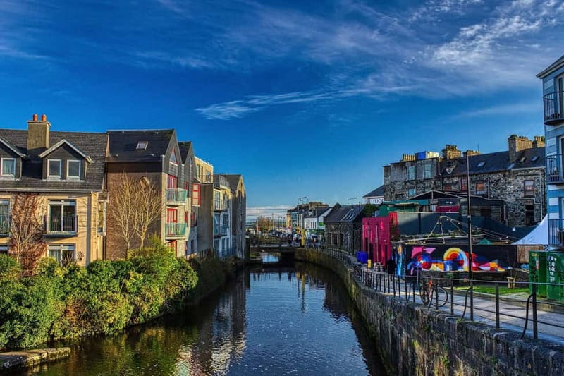 Galway City Walk: Rougues, Rebels and Rakes - Starting at The Hardiman, Eyre Square, and Getting Your Bearings