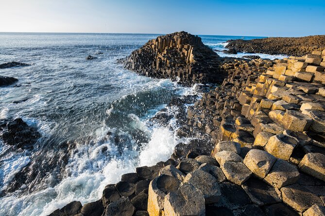 Giant's Causeway with the Titanic Exhibition and the best of Northern Ireland - Belfast city center: a brief taste near City Hall