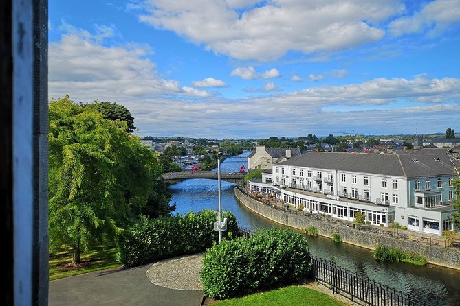 Guided tour of Kilkenny in French with an Irish guide - Where you meet, how the timing works, and what to wear