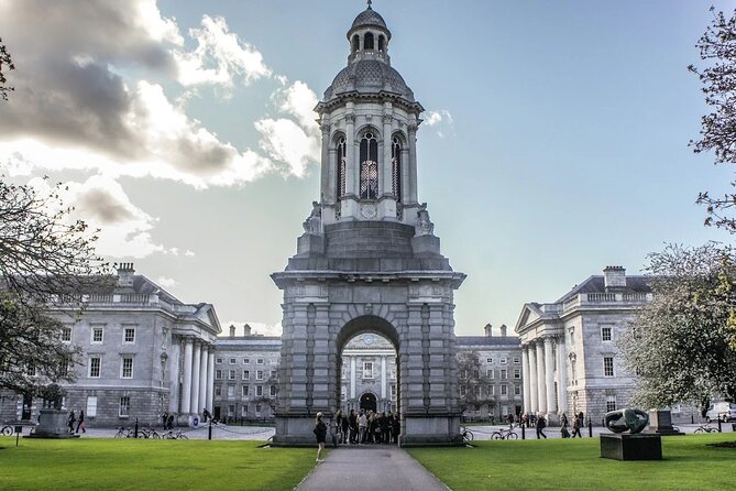 Highlights of Dublin Private Walking Tour with Guide - Molly Malone Statue: The Legend Behind Dublin’s Shellfish Myth