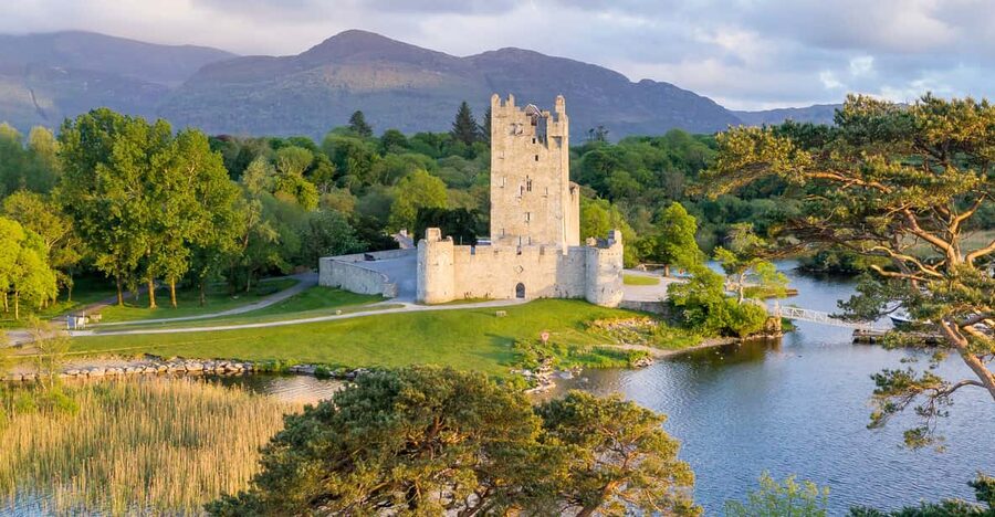 Killarney: Gap of Dunloe Pony, Trap & Traditional Boat Tour - Kate Kearney’s Cottage, then the 7-mile jaunt through Black Valley