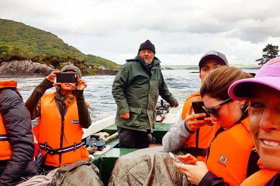 Killarney: Gap of Dunloe Pony, Trap & Traditional Boat Tour - Guides, tradition, and what makes the storytelling worth your time