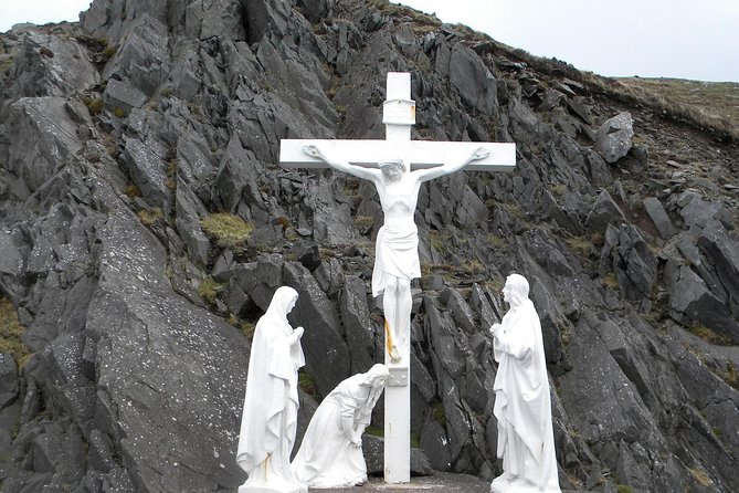 Killarney Super Saver: Dingle and Slea Head Day Trip plus Ring of Kerry and Killarney Lakes Day Trip - What you get from the guide: stories, songs, and driving confidence