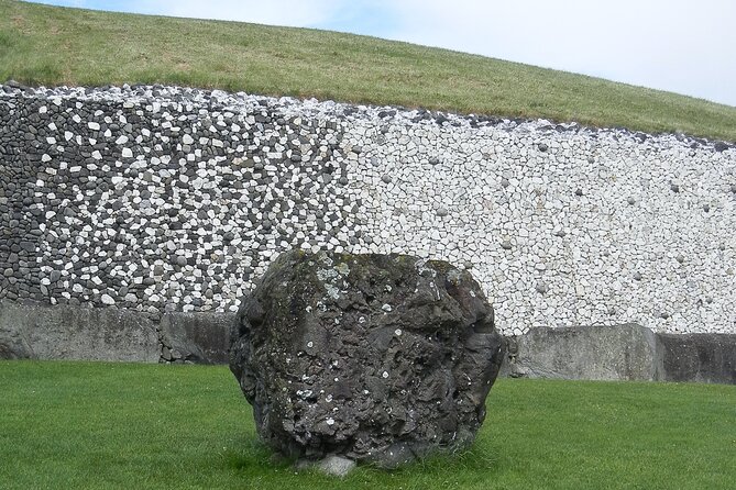 Private Tour of Newgrange and The Hill of Tara - A 6-hour private route through Newgrange, Tara, and County Meath