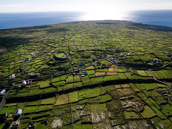 Small Group - Cliffs Cruise, Aran Islands AND Connemara in One Day from Galway - O’Brien’s Castle Ruins: A Quick Stop With Big Visual Payoff