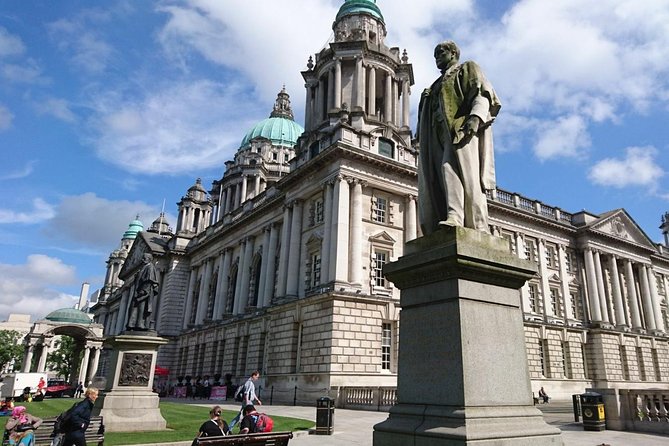 Spanish Belfast And Giants Causeway Tour - A 12-hour Northern Coast Plan, in Spanish, Starting in Dublin at 7:30am