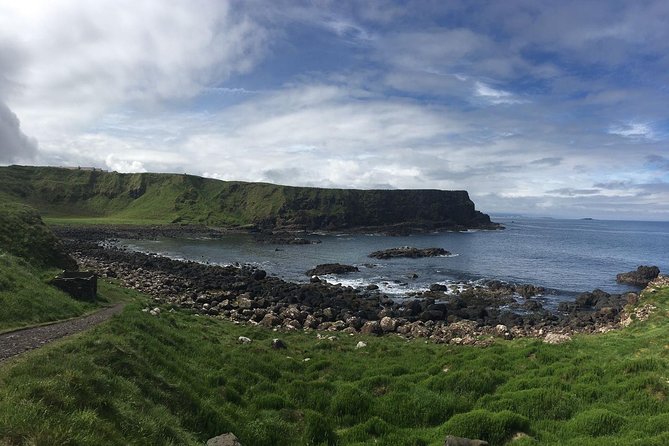 Spanish Belfast And Giants Causeway Tour - Comfort, Weather, and Walking: what to pack for the north coast