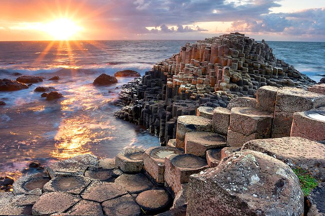 Spanish Belfast And Giants Causeway Tour - Getting to Dunluce Castle: a Quick Game of Thrones Photo Moment
