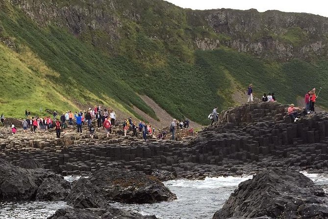 The Giant's Causeway, Dunluce Castel and Belfast - Spanish guide - One long Dublin day into three Northern Ireland highlights