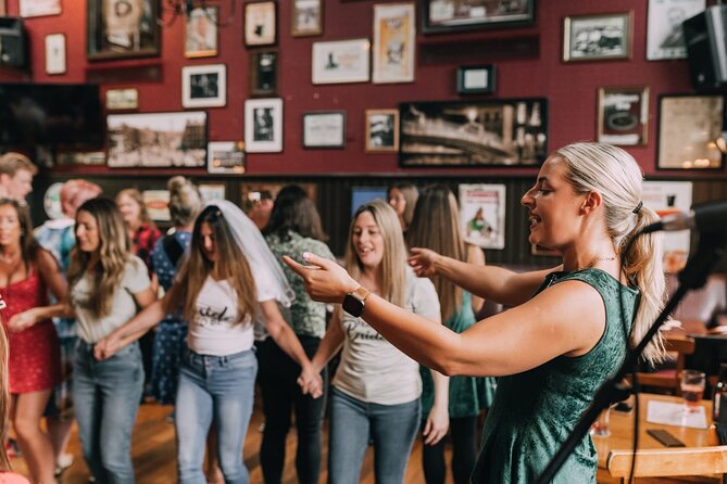 The Irish Dance Party in Dublin - Learning Irish group dances: what you will do on the floor