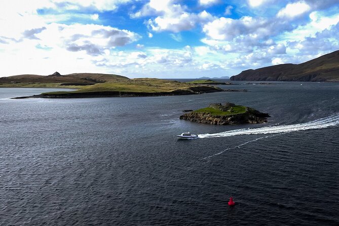 The Valentia Island Experience - Valentia Lighthouse: Cromwellan fort past and working lamp present